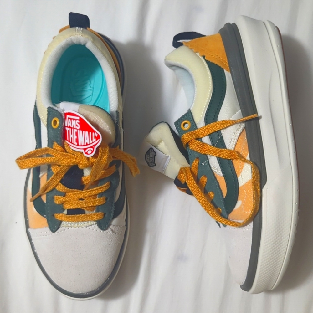 Size 5.5M/7W VANS Old Skool Chunky in Green